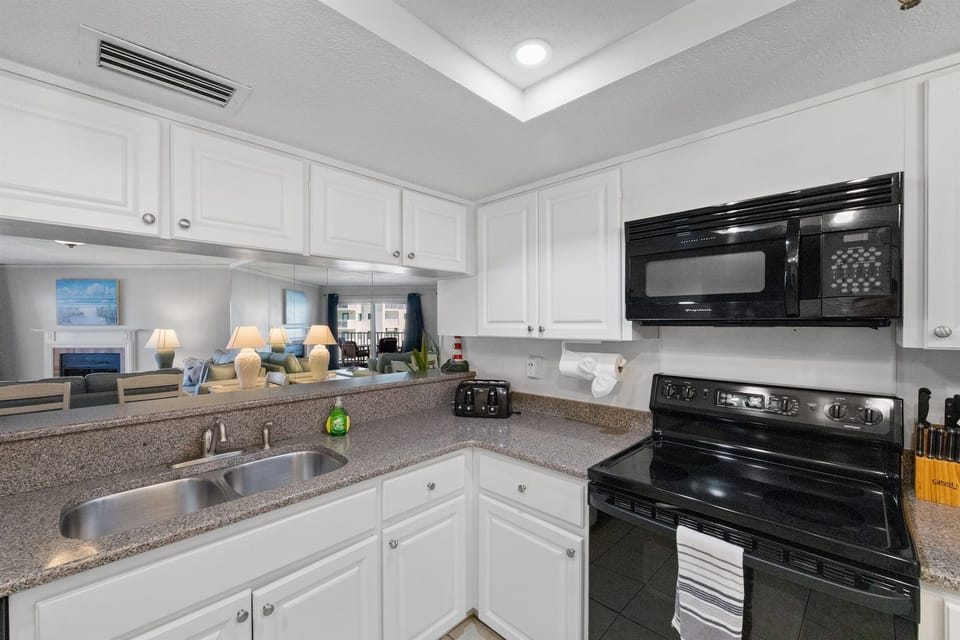 Eat-in dining area in kitchen