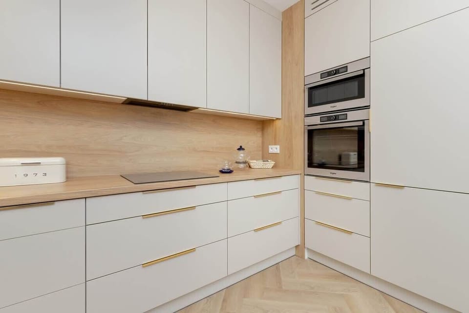 Kitchenette with a dishwasher