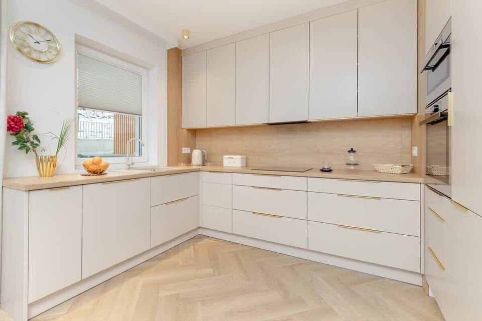 Kitchenette with an oven