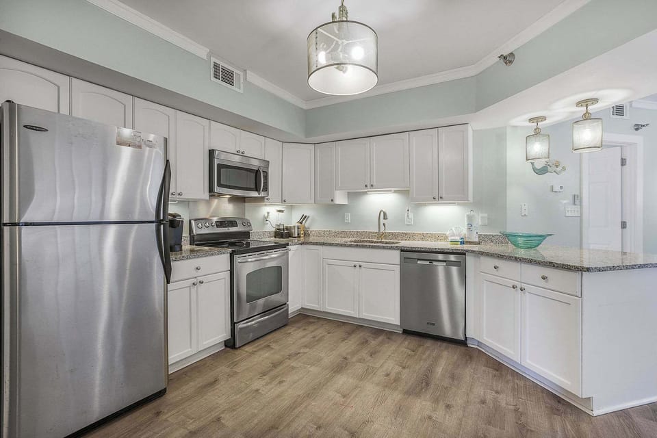 ★KITCHEN, Well-equipped kitchen. 
It’s the perfect place to be super creative and make awesome meals, or to enjoy some amazing takeout.