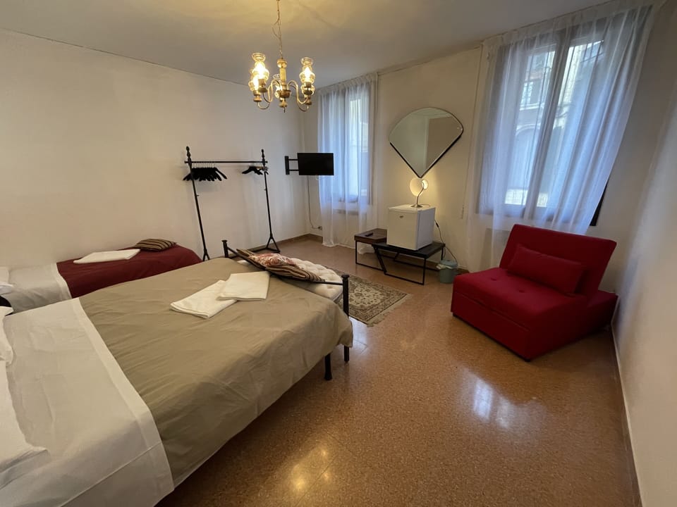 Exclusive Room | Desk, soundproofing, free WiFi