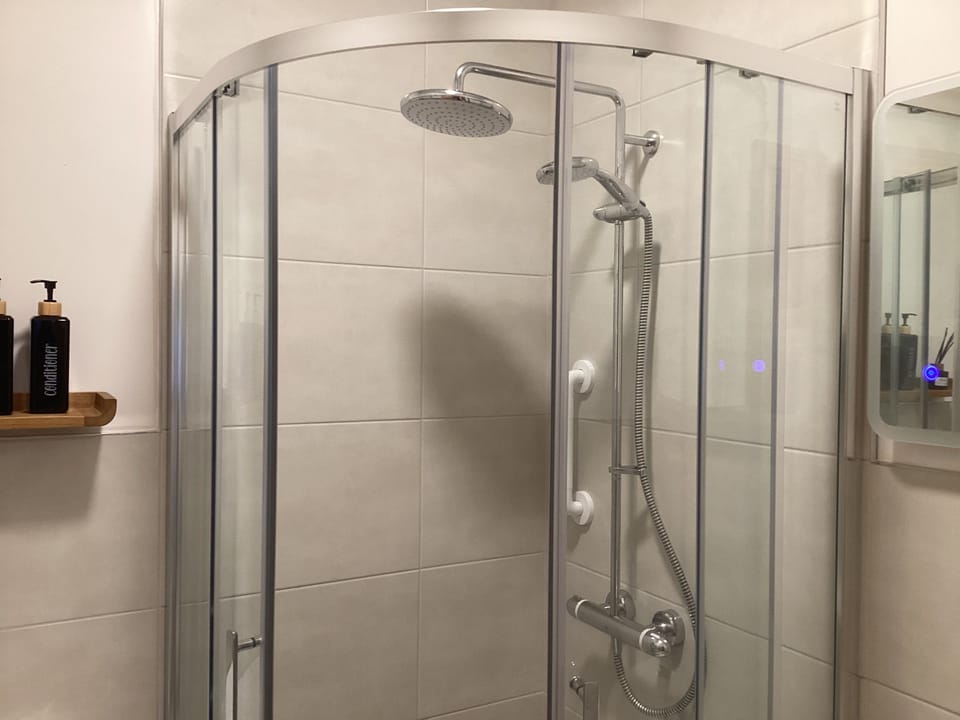 2nd bathroom