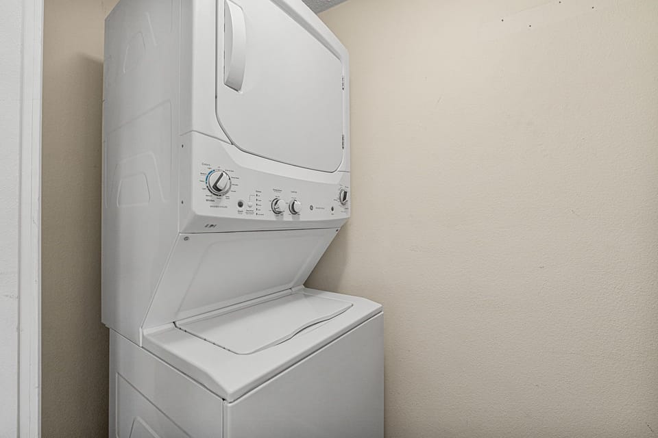 18-web-or-mls-812-young-st-yard