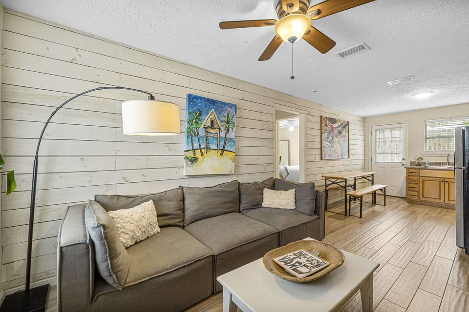 5-web-or-mls-812-young-st-yard