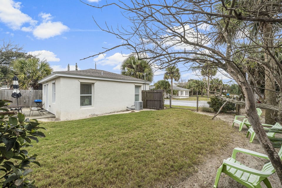 21-web-or-mls-812-young-st-yard