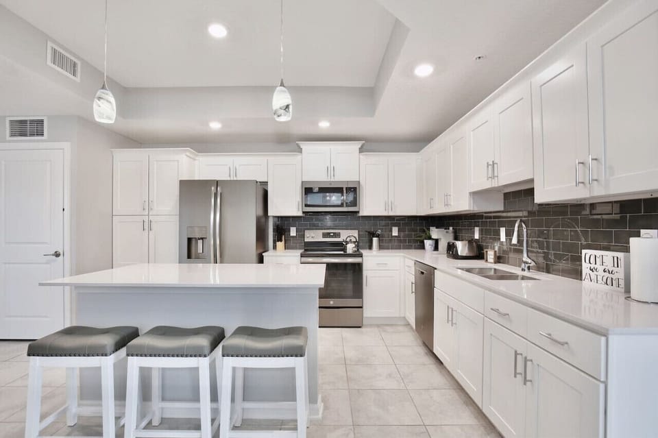 Modern fully equipped Kitchen#Disney #Parks #kingdom #springs #StoreyLake #resort #Apartment #Vacation #Rental #waterpark #Kissimmee #Orlando #universal #citywalk