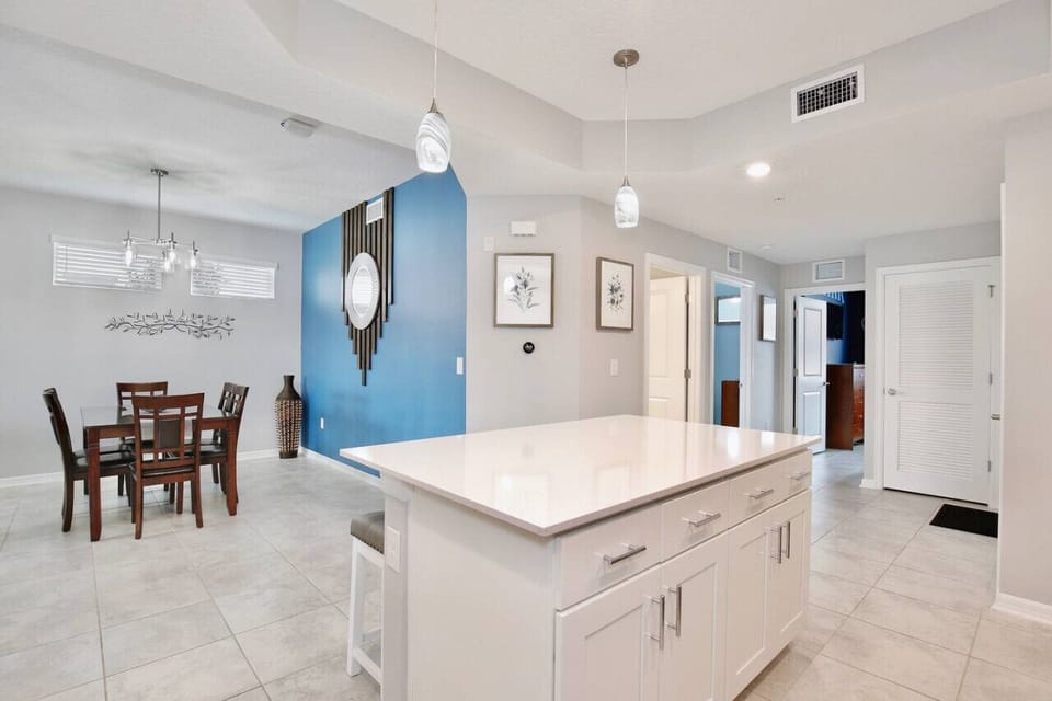 Kitchen Island#Disney #Parks #kingdom #springs #StoreyLake #resort #Apartment #Vacation #Rental #waterpark #Kissimmee #Orlando #universal #citywalk