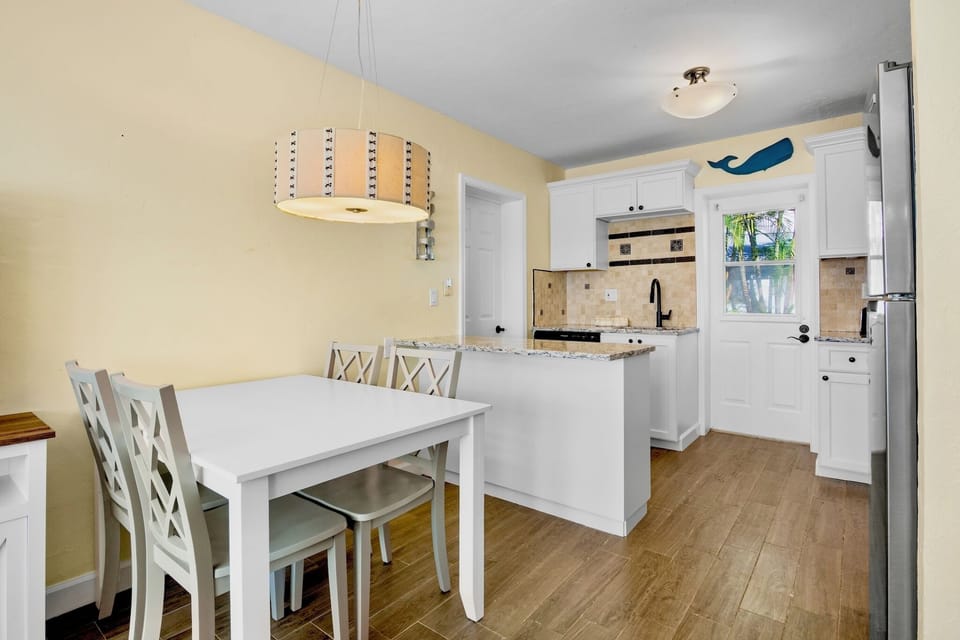 Dining table, Seats four