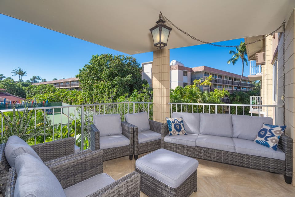 Spacious Covered Lanai