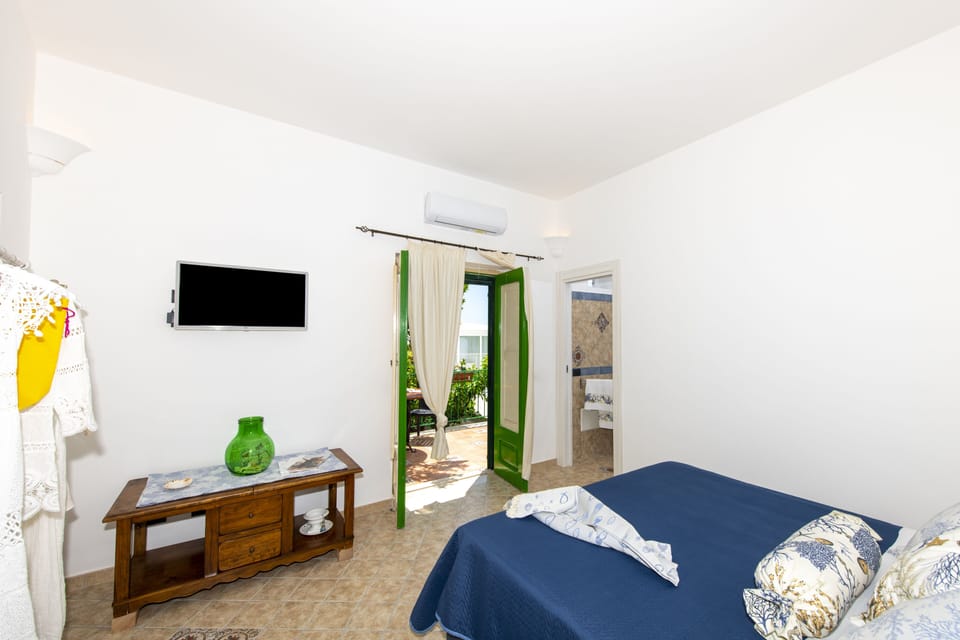 Classic Room, Terrace | Individually decorated, individually furnished, free WiFi, bed sheets