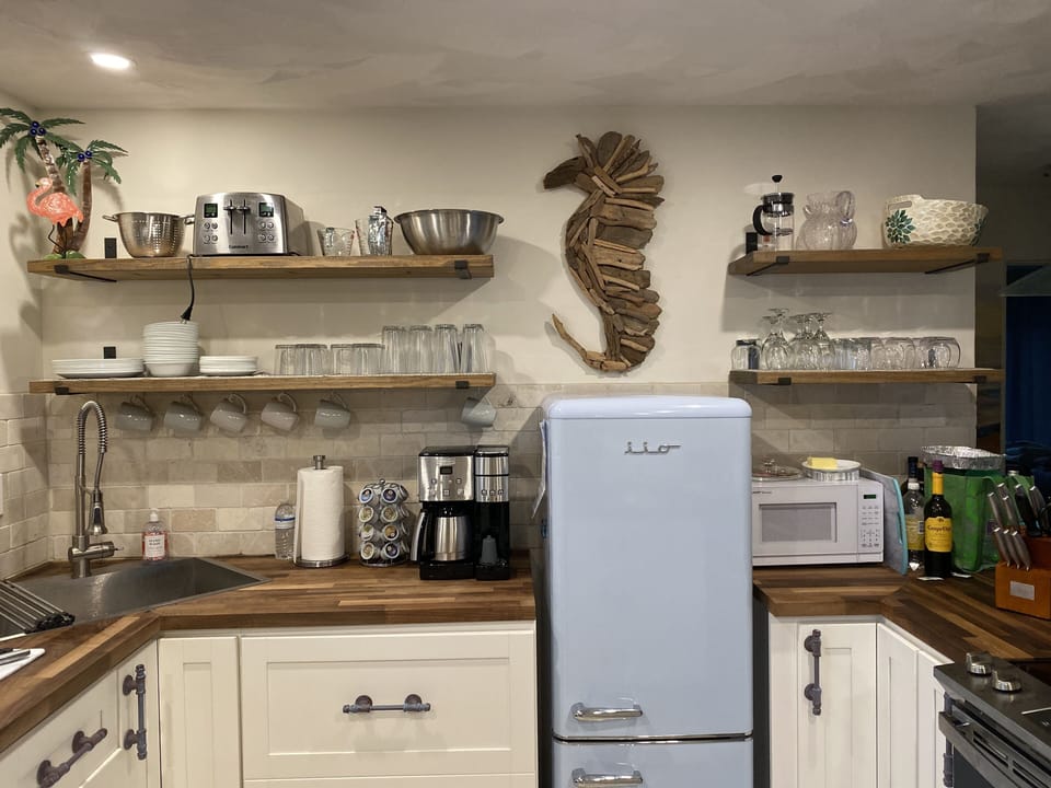 Kitchen with open plan, dishwasher and stove