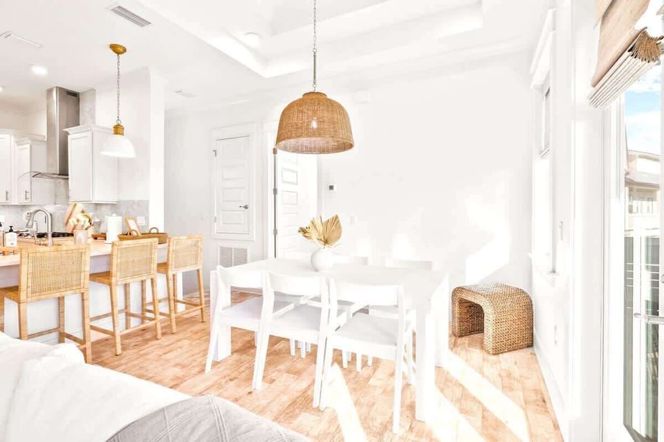 Dining room seating for 6.