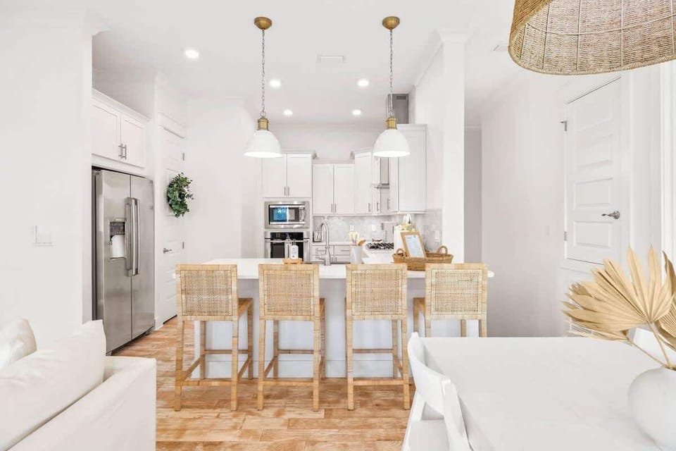 Enjoy the gourmet kitchen!
