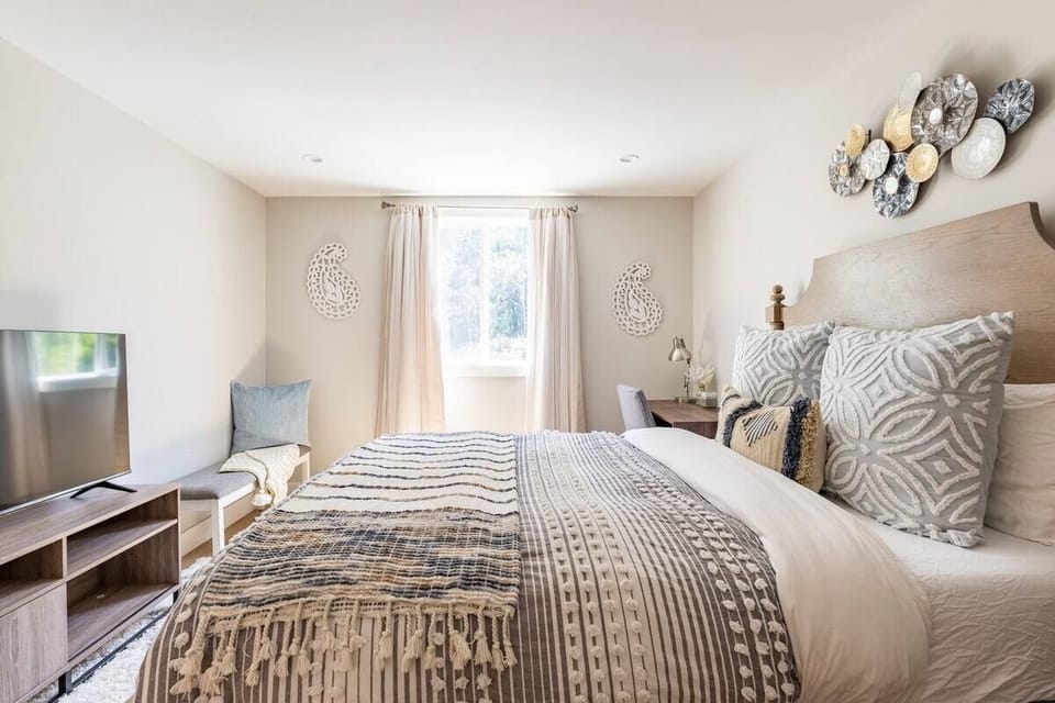 Premium Apartment | Egyptian cotton sheets, premium bedding, down comforters