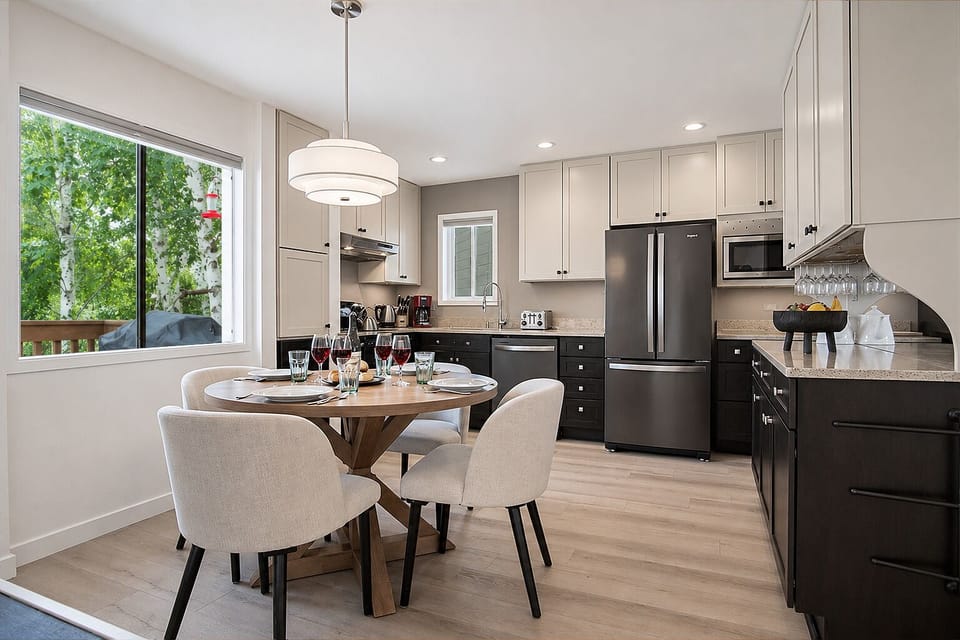 Kitchen/Dining Area