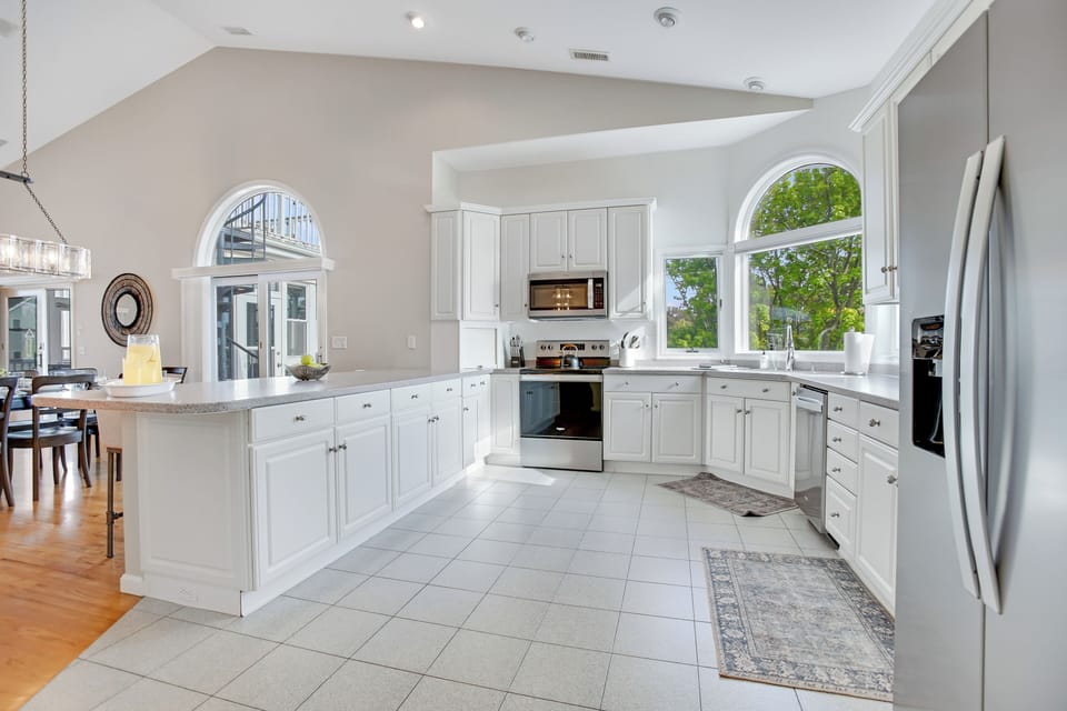 This spacious and fully-equipped kitchen is a chef's dream!