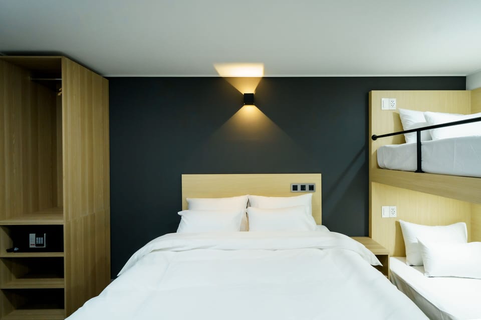 In-room safe, soundproofing, iron/ironing board, free WiFi