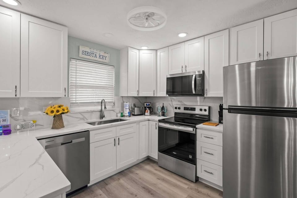New appliances, plenty of counterspace!
