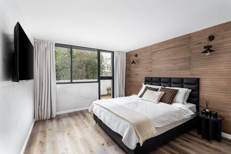 Deluxe Room | In-room safe, desk, soundproofing, free WiFi
