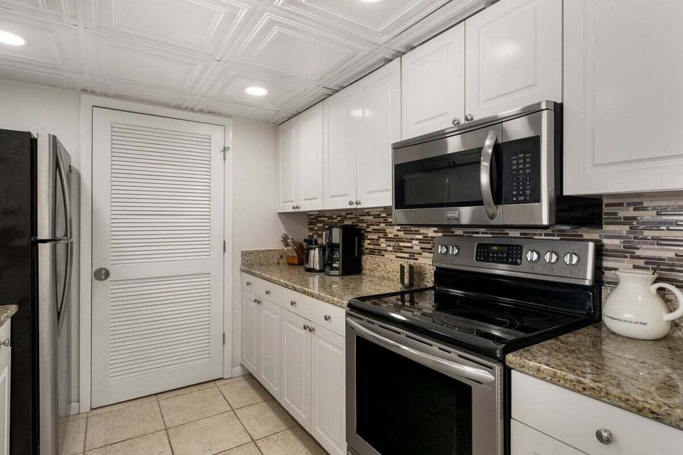 Fully applianced kitchen
