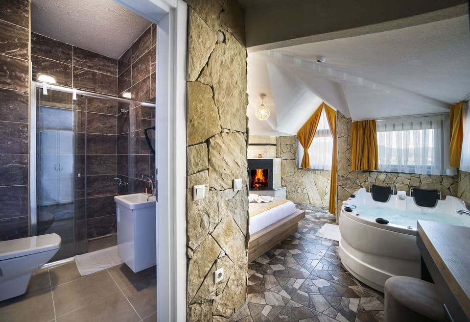 Exclusive Room | Egyptian cotton sheets, premium bedding, in-room safe