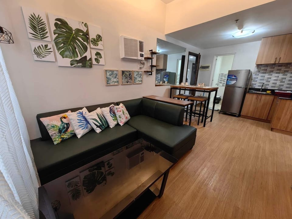 City Condo, 2 Bedrooms, Non Smoking, City View | Living area