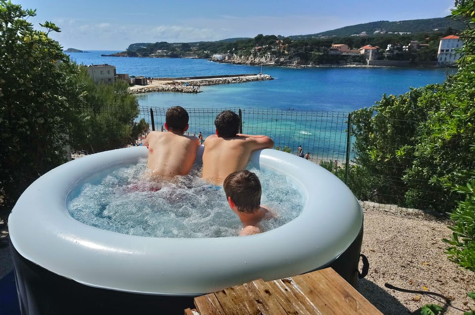 Outdoor spa tub