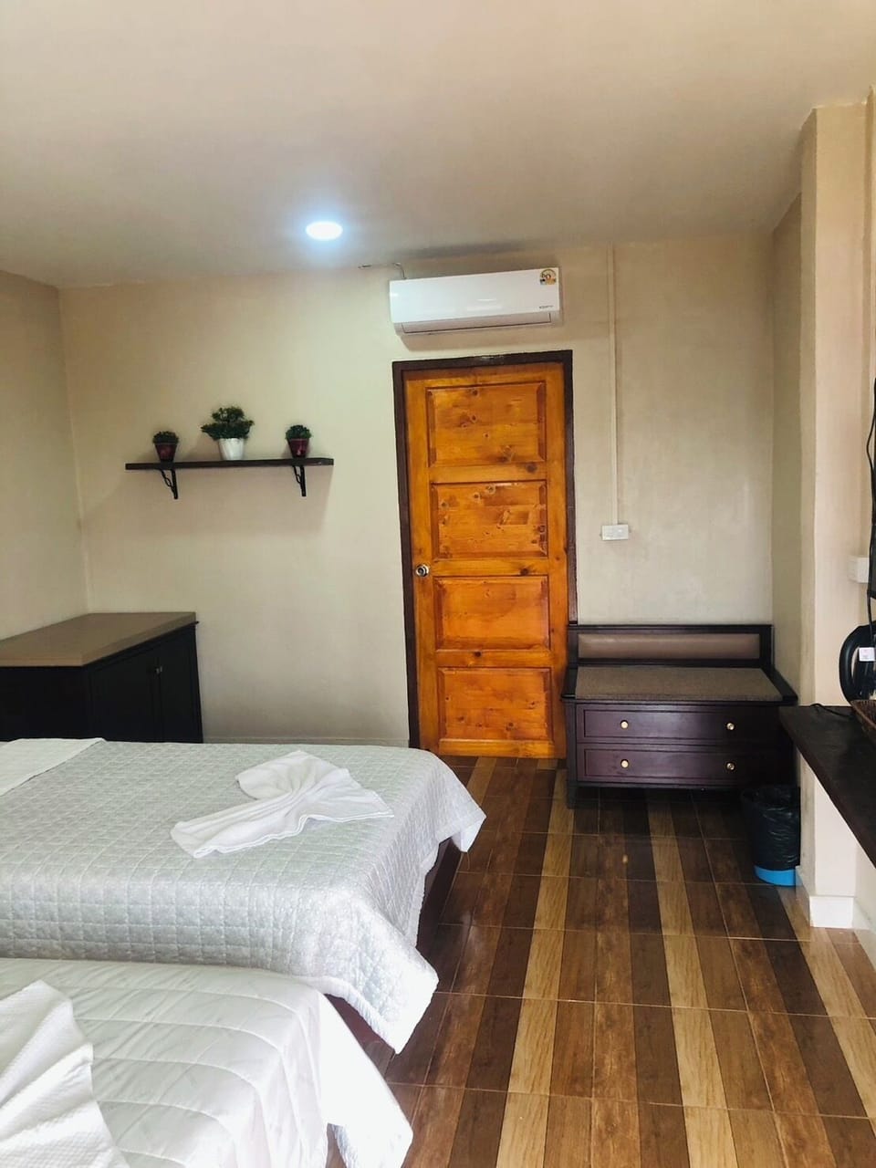 Basic Twin Room | Free WiFi, bed sheets