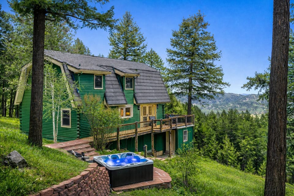 A beatiful landscape to enjoy from the hot tub at the Bear Mountain Barn!