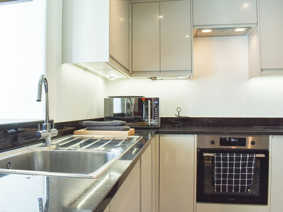 Kitchen | Slade Barn - Slade Farm, Brayford