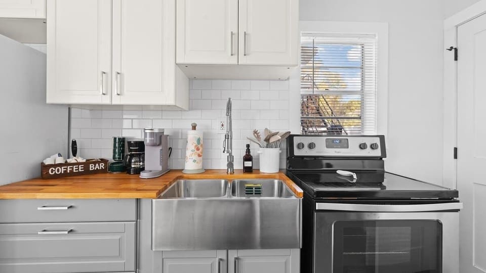 Family-friendly and foodie-ready: children’s dinnerware, blender, oven, and more!