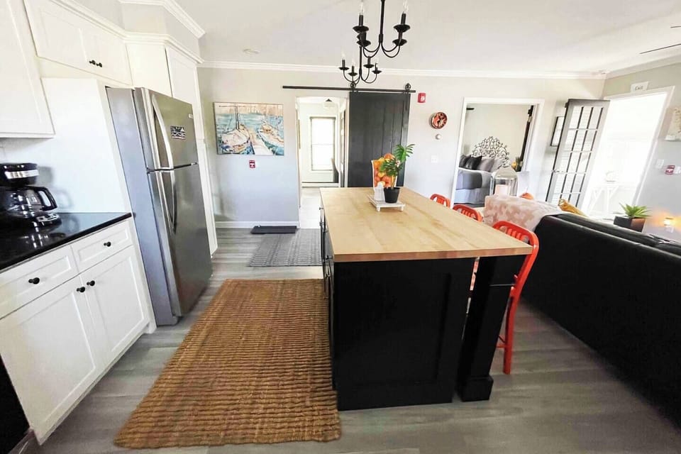 Large sunny Kitchen