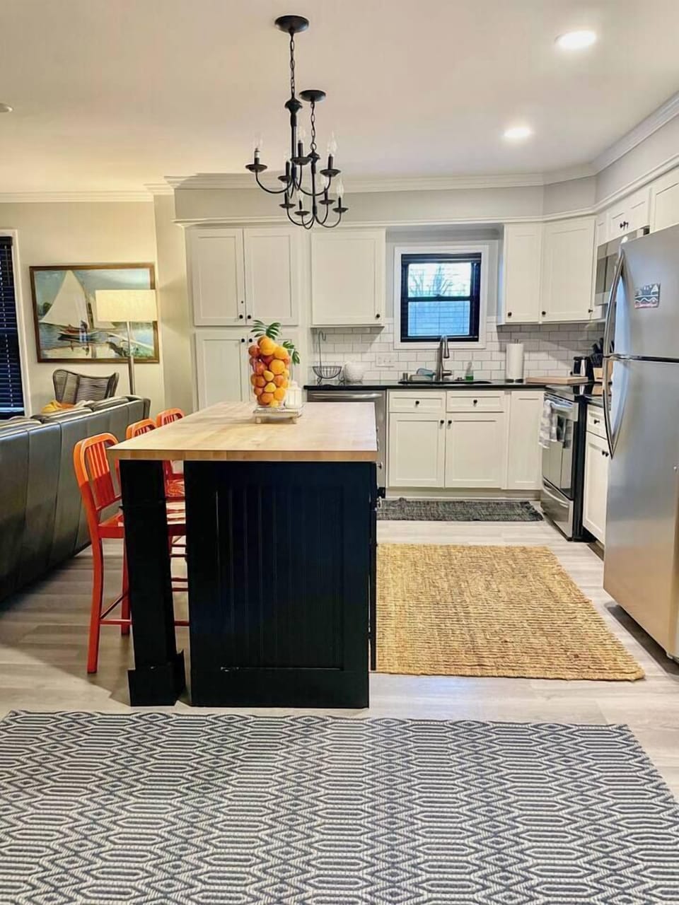 Eat-in Kitchen island, everything you need to make a great meal or heat up your take out. 