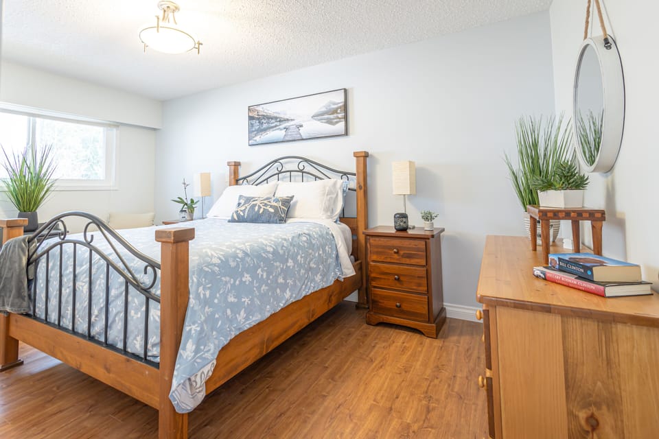 Bedroom #2. All linens, blankets and pillows provided 