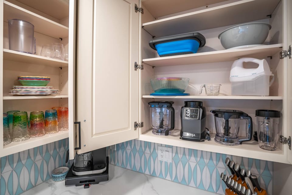 Luxury Apartment | Private kitchen | Full-size fridge, microwave, oven, stovetop