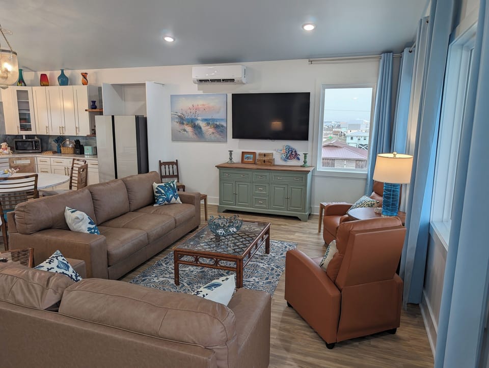 Upstairs Gulf side LR with flat screen TV.  Plenty of room for Movie Night!
