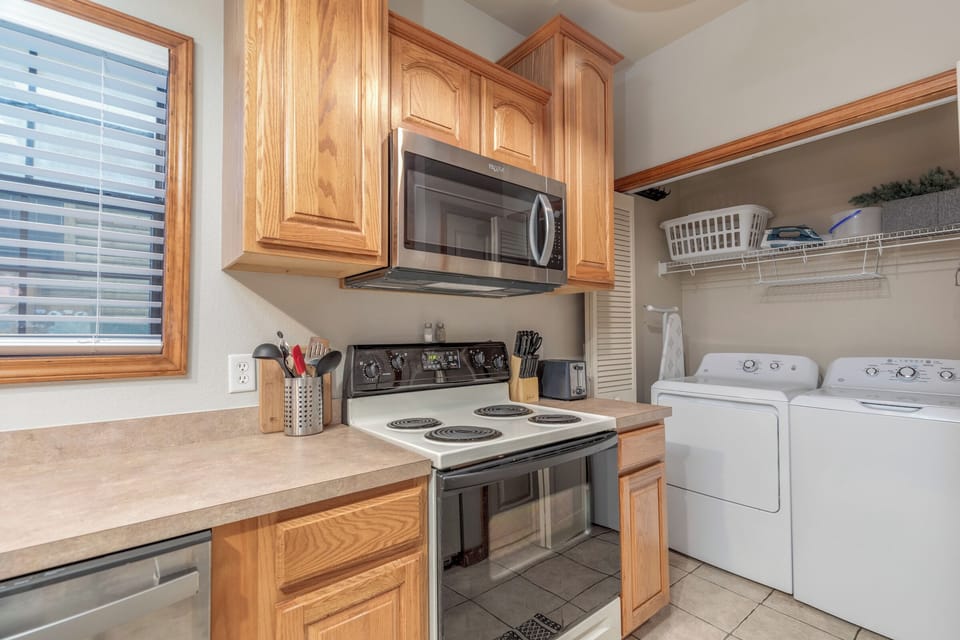 Kitchen/ Laundry - Kitchen/ Laundry