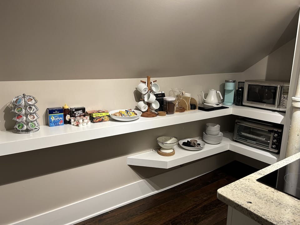 Microwave, toaster oven, Keurig and stovetop 