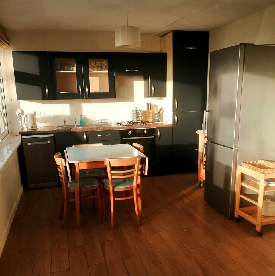 Fully fitted kitchen 