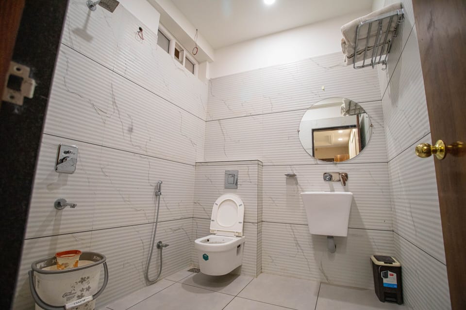 Royal Room | Desk, soundproofing, WiFi (free), bed sheets