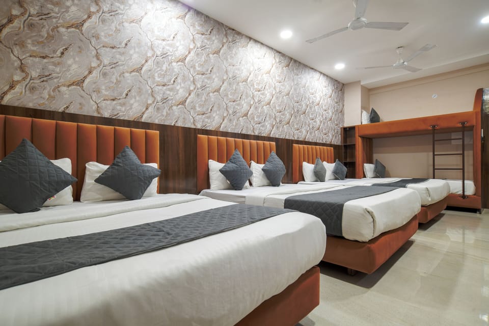 Royal Room | Desk, soundproofing, WiFi (free), bed sheets