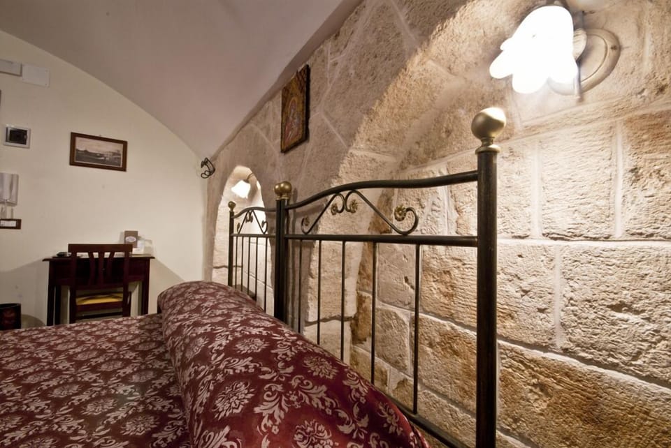 House, Kitchen, Partial Sea View | Premium bedding, in-room safe, desk, blackout drapes