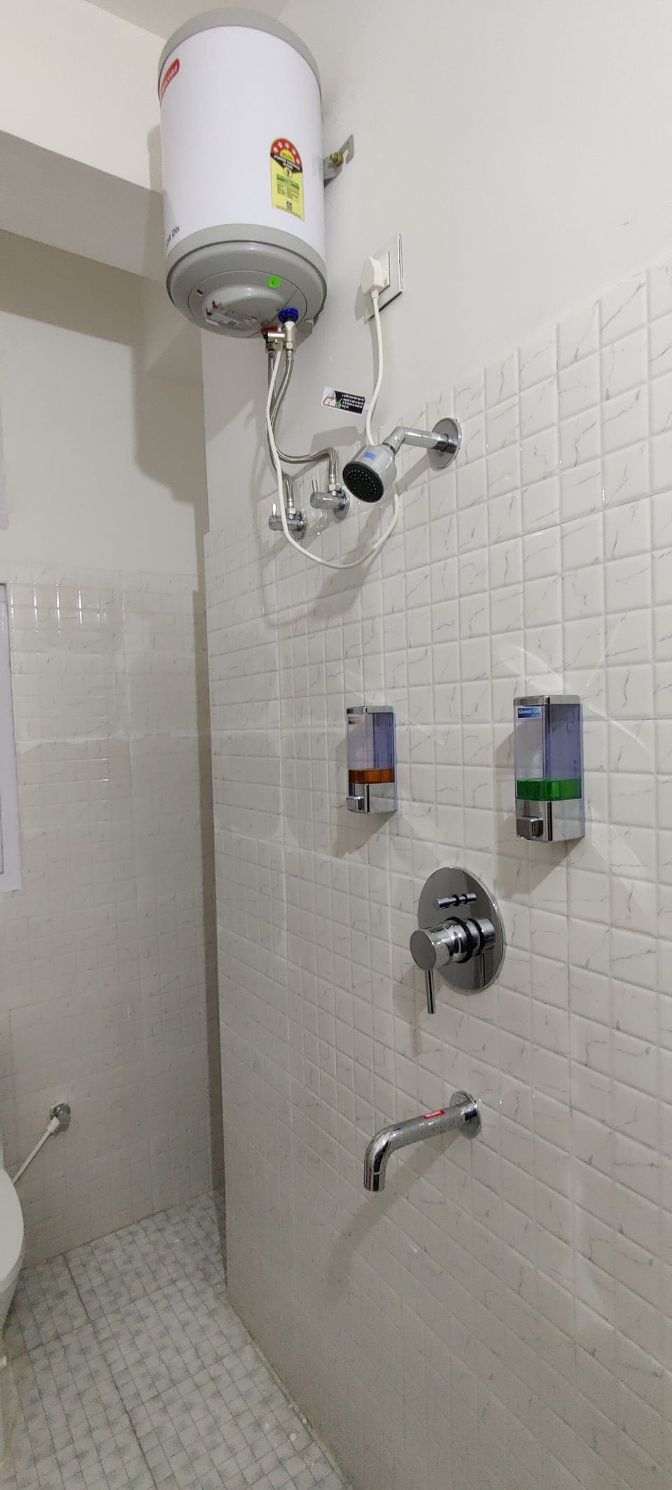 Deluxe Quadruple Room | Bathroom