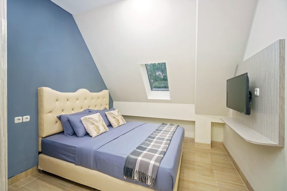 Standard Double Room | Desk, free WiFi, bed sheets