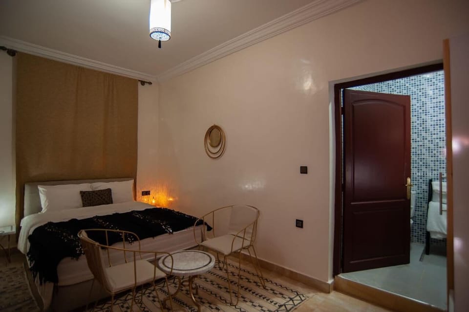 Room | Free WiFi
