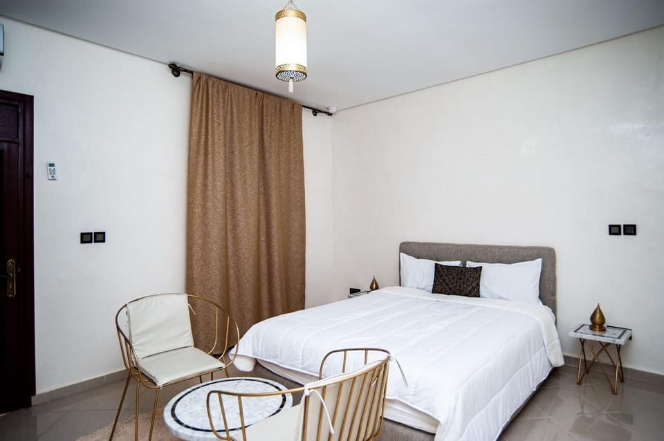 Room | Free WiFi