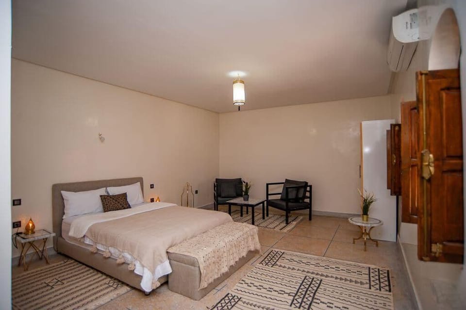 Room | Free WiFi