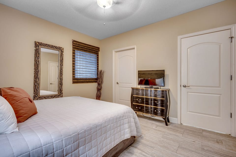 Guest bedroom