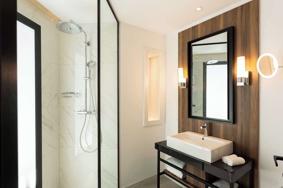 Standard Room (Panoramic View) | Bathroom | Shower, towels, toilet paper
