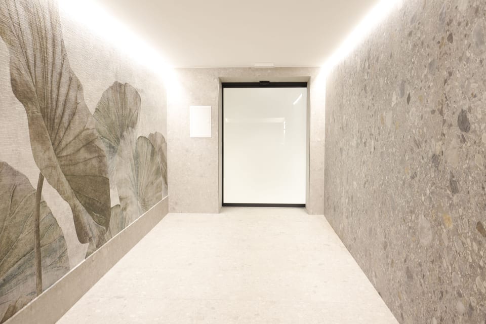 Sauna, deep-tissue massages, sports massages, 3 treatment rooms